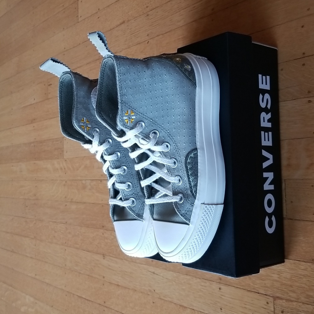 Converse Chuck Taylor All Star Lift Platform Autumn Embroidery Shoes. Size 5.5